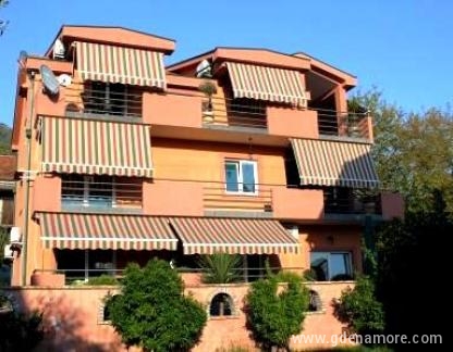 Apartmani Scepanovic, Privatunterkunft im Ort Tivat, Montenegro - Kuca spolja